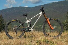 Bike Check: Benny de Vall's Frameworks DH