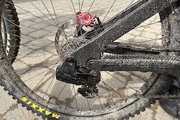 Spotted: SRAM Transmission Wireless DH Drivetrain & Next Gen Boxxer