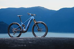 First Look: 2025 Pivot Shuttle AM eMTB
