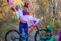 Video: Mario VS Luigi on MTB’s in this Halloween Edit