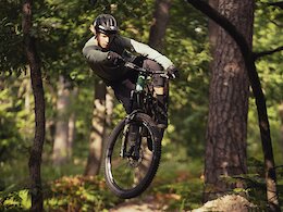 Video: William Robert Turns His Backyard Into a Bike Park With His E-Bike