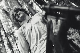 Video: Alden Pate Returns to Crestline – Racing a Custom “Stripped” E-Bike Frame for 2026