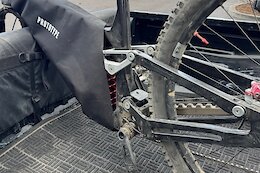 A Peek at Arid Cycles’ Carbon Prototype Enduro Bike