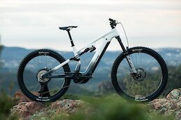 The New Lapierre Overvolt AM CF Looks Vanilla, But That’s Not Necessarily A Bad Thing