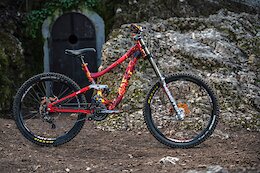 Built Not Bought: The Unmaker is the Ultimate Freeride Machine