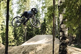 Video: Fast & Playful Enduro Bike Shredding