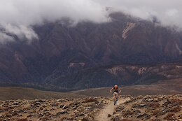 Volcanic Epic Stage 1: USA’s Macky Franklin & Syd Schulz Take Lead