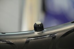 This Tiny Tubeless Valve Promises 666% the Air Flow of Presta – Taipei Cycle Show 2026