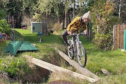 Video: Dylan Tremblay Tuning, Shredding, & Selling a Classic 2003 Specialized Hardrock