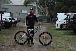 Race Report: Connor Fearon Wins Australian National DH Round 4 on a 20-Year-Old Iron Horse