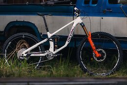 Devinici Shares Details on Elly Hoskin’s Custom World Champ Devinci Spartan