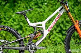 Bike Check: Andi Kolb’s Custom XL Santa Cruz V10 – 2026 Loudenvielle DH World Cup