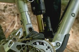 Video: Frameworks Tests the Loctite DH Bike Prototype with Adjustable Kinematics