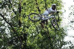 Video: William Robert Builds &amp; Rides Freeride 