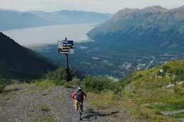 Video: 60 Seconds of Bike Park Shredding from Alye