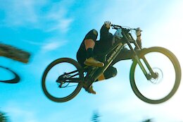 Video: Full Tilt in the Whistler Bike Park in 'Par