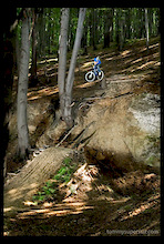 Jumping the gap.
www.jaws-freeride.com
photo by www.tommysuperstar.com