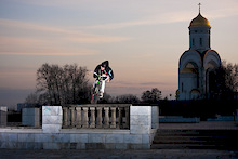 Alexey flying high.
dartmoor-bikes.com.
Thanx to Chipp !!!