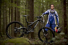 Steve Smith signs with Devinci for 2011