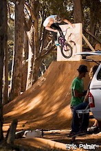 Handplant

Pic of the week on http://bmeggs.webgarden.com/

CT Trails article on http://www.myculturemag.co.za/pages/topics/cape_town_trails.php

©Eric Palmer