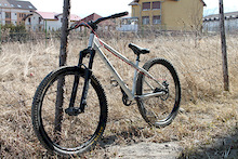 This is my new complete NS Bitch. 07 Marzocchi Drop-Off 3's MX Mach1&amp;SingleTrack rims with Novatec hubs f&amp;r. Truvativ Hussefelt Riser bar and Holzfeller stem. Avid BB7 rear brake with 160mm disk and brand new pads.