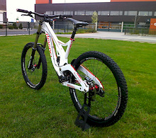 Devinci-Wilson-SL-DGR-2012-South-Side-Downhill--Dirt-team-bike-Jeroen ...