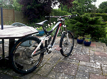 Trek Session 8 all set for Morzine. New tyres and bars fitted along with some new grips. These Der Barons and Der Kaisers are beefy treds xD