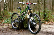 My Specialized Status 1 2012 with : - Fox 36 180 Van FIT RC2 - Mavic deemaax - Formula the one - Answer pro taper 780 dh Enjoy !