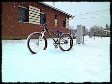 biking in the snow. :D szanaszéjje bicozáss a havban :3 :D