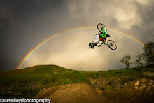 KC Deane testing out his new Scott fr10 voltage. Rainbows, unicorns and backflips. Yea its all there.