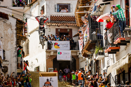 Just relaxing after 3 minutes of charging stairs during Downhill Taxco 2013. 
Shot by © Dave Trumpore.
@remymetailler