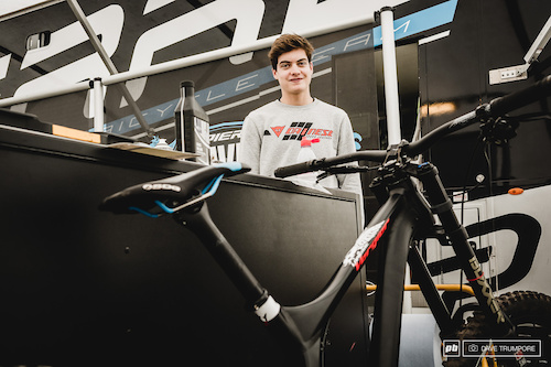 Loris Vergier is giving the new Lapierre a try his weekend while Sam and Loic stick with the bike they are familiar with.  With just a few points between Loris and Luca Shaw, the Jr. will be an exciting one to watch.