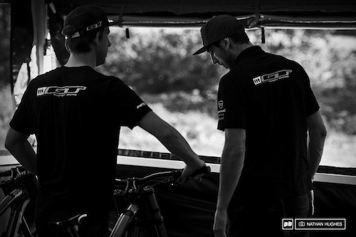 Gee &amp; mechanic. Polish Pete get the Fury's bars feeling right, the icing on the cake of a new bike build.