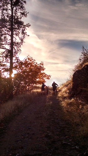 Sunset up to Xanado! 
Awesome Thur ride! Small groups move faster! Braaaap!