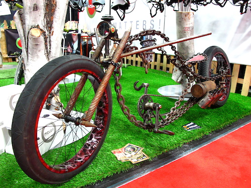 This is the most Mad Max esque cruiser bike I've ever seen. Check out the pedals.