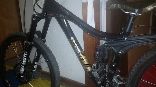 2009 Kona minxy DH bike