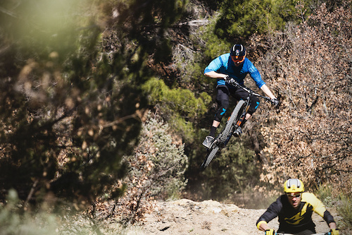 Fabien Barel and Florian Nicolai ride their enduro back garden with the new Endur-O-Matic 2 with Mips tehcnology.