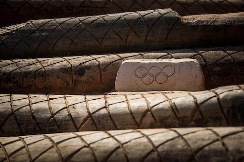 When these rings shows, everybody know something big and special is comming. It's the motiv, why athletes train so hard and prepare themselfs four years to make their dreams come true.