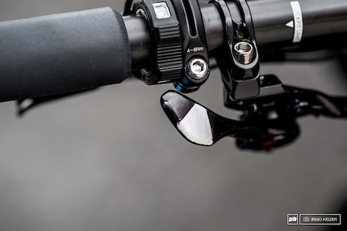 The dropper lever on Reto's bike has received a small touch of grinding to improve grip.