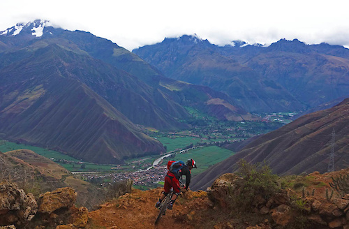 There are four Racchi combinations off the viewpoint on the Urubamba-Cusco road.  You can easily do them self-powered or with a shuttle assist with each ride being approximately 800 - 1000m in elevation.  Some are even maintained to some degree by local rides and by Holy Trails as part of the Santissimo Downhill course. and we took Racchi Caleta.  The ride depicted here takes the last part of the DH course all the way down to Diego’s family property at Huayllabamba for an enjoyable 800m descent.