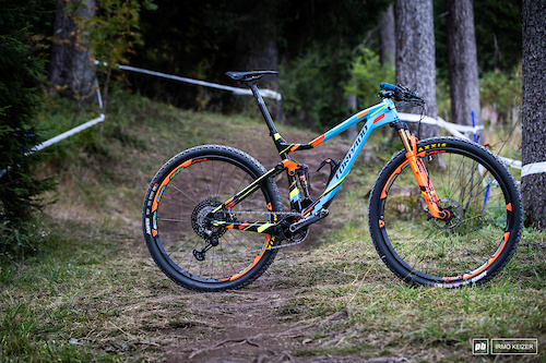 Gerhard Kerschbaumer's Torpado Matador is a 29" race fully. A steep 69 degree headangle and conservative geometry make for an agressive racer. A brand new XXTR M9100 groupset with a 10-51 cassette completes the frame, with the new Scylence hub hiding underneath a concealing sticker. Kerschbaumer opts to not run a dropper post.