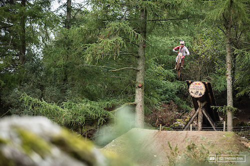 Gaëtan Vigé put himself out of rhythm on the last 3 jumps with a big pull out of the woods