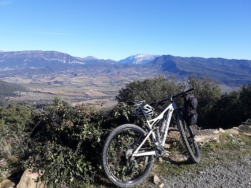 Up at the Muro de Roda Castle on route ZZ 047 “La Natiella Hacia Arriba” last week before the snow arrived. 

The descents are well worth the climbs!