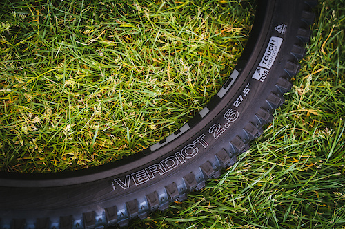 WTB Verdict: A slightly tamed version of the new Verdict Wet spike, the new Verdict is designed to poke deeply into slippery layers of dust and gravel to reach traction on hard-pack surfaces. Special attention was paid to shape the side blocks and select rubber compounds that could grip directly to a variety of surfaces. It's WTB's super-power all-condition gravity tire, 2.5" TCS lite or tough casings in 29 or 27.5" with the 29" weight at 1287g.