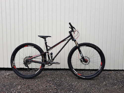 My kids new bike 29 er. Giant Anthem 2011 with new front triangle.
