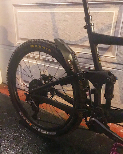 KurvyFlats fender on the rear of my 2019 Giant Trance 2