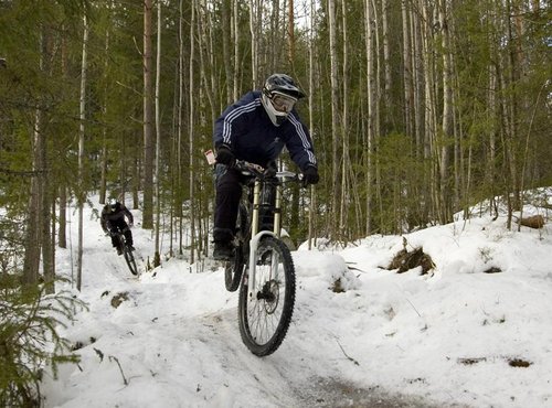 At last we got enough snow to do some lift assisted biking. Photo: Teppo Naakka