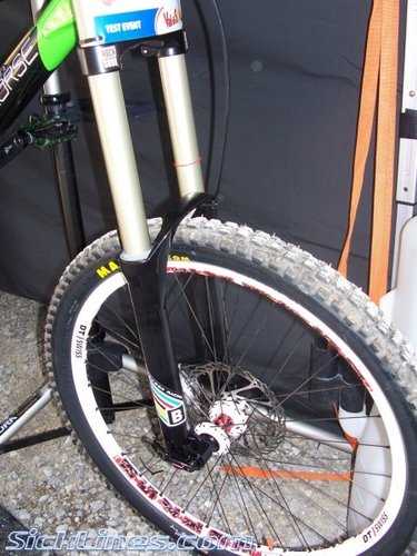 spy shots of his 2008 race bike from the Val Di Sole Worlds Test Event - New 2009 Blackbox - Boxxer Forks