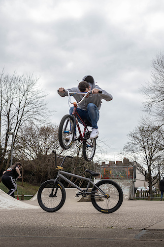 Bike Hop

Instagram @Easy_kiz