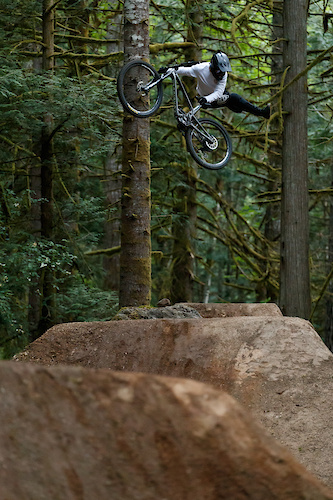 Dillon Butcher On Vancouver Island - From Beta MTB.

Photo by Daniel Fleury.